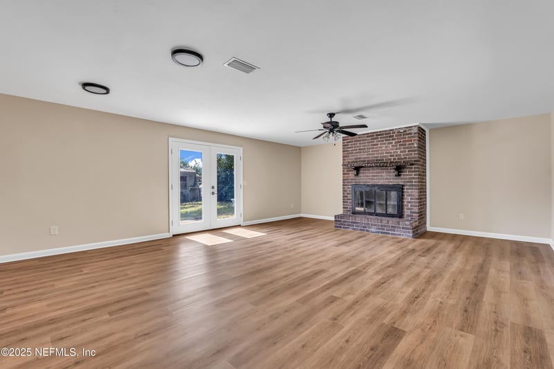 8166 Stuart Ave, Jacksonville, FL 32220