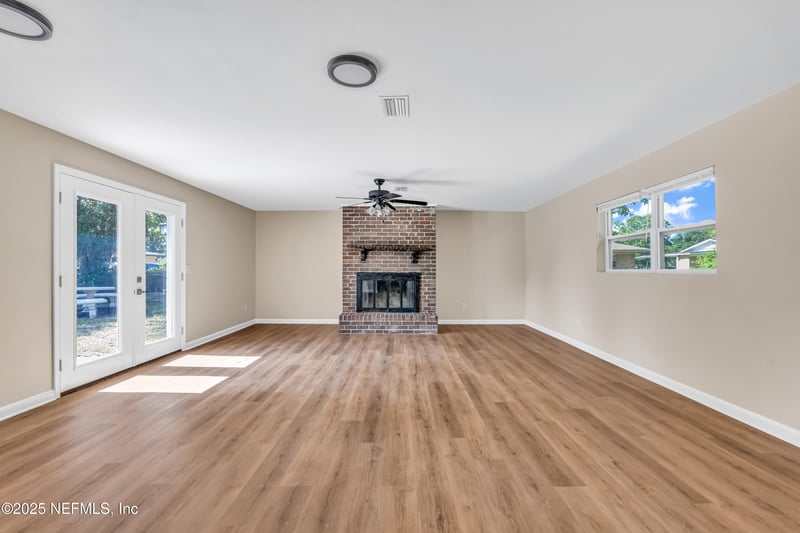 8166 Stuart Ave, Jacksonville, FL 32220