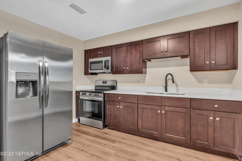 8166 Stuart Ave, Jacksonville, FL 32220