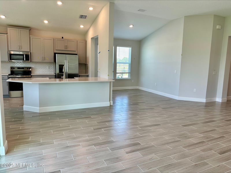 37 Armoyan Dr, Palm Coast, FL 32137