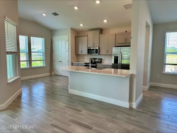 37 Armoyan Dr, Palm Coast, FL 32137