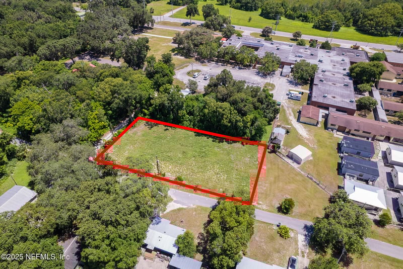 1009 Clemons Ln, Crescent City, FL 32112