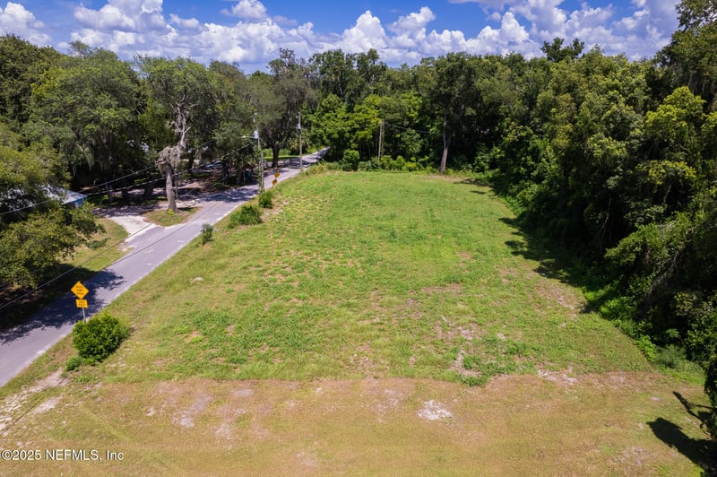 1009 Clemons Ln, Crescent City, FL 32112