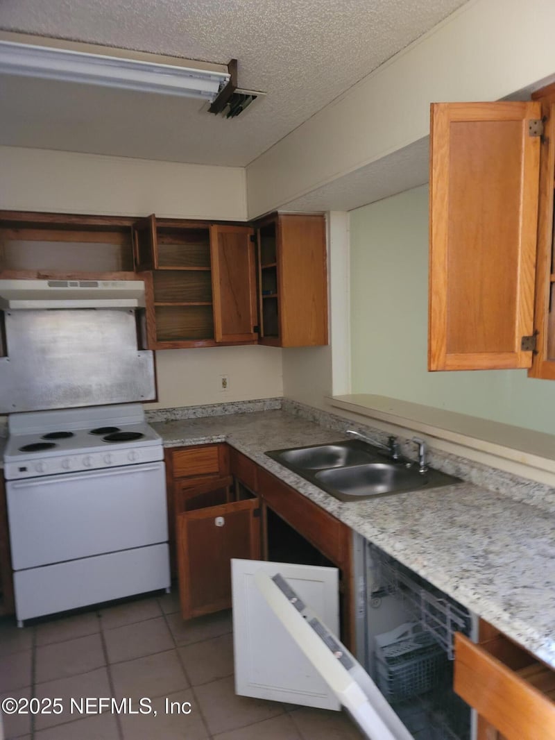 4318 Melissa Ct, Jacksonville, FL 32210