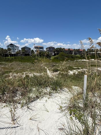 53 Oceanside Dr, Atlantic Beach, FL 32233