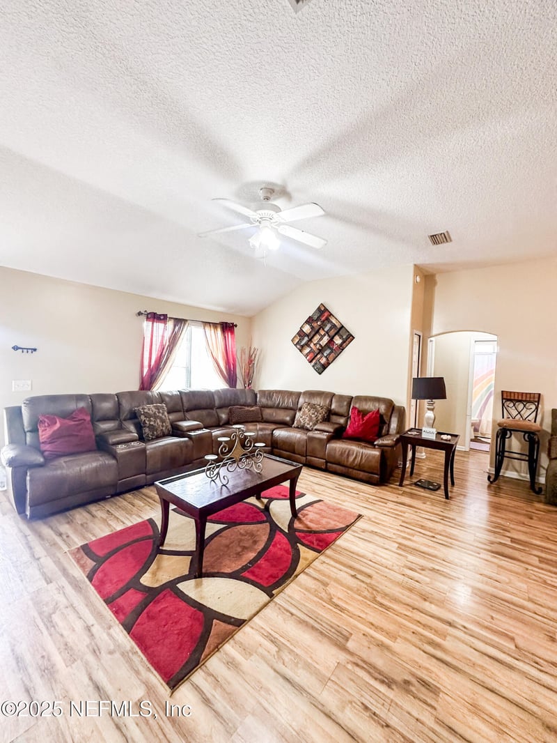 242 Mango Dr, Palatka, FL 32177