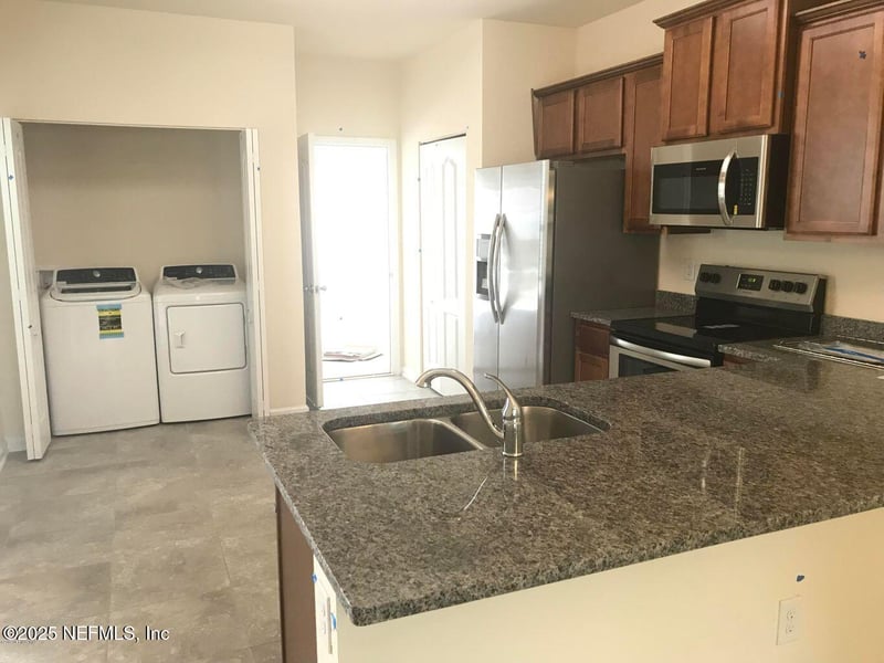 722 Servia Dr, St Johns, FL 32259