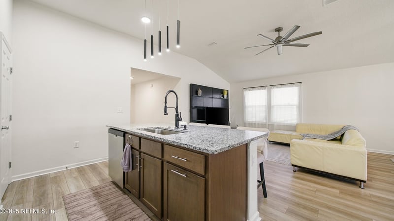 1017 Panther Lk Pw, Jacksonville, FL 32221