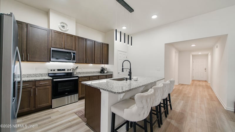 1017 Panther Lk Pw, Jacksonville, FL 32221