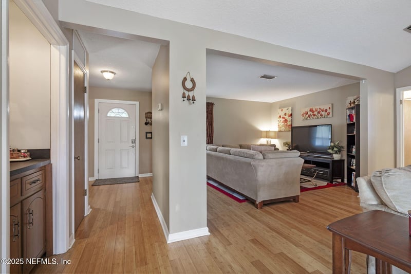 3444 Chrysler Dr, Jacksonville, FL 32257