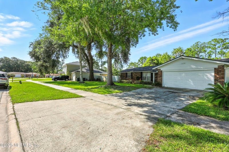 11599 Lake Ride Dr, Jacksonville, FL 32223