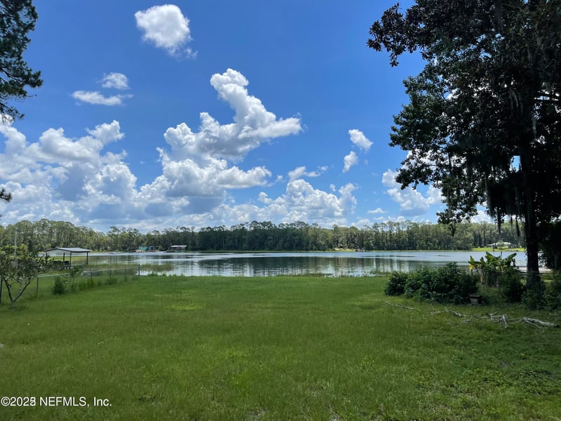 126 Mirror Lake Dr, Interlachen, FL 32148