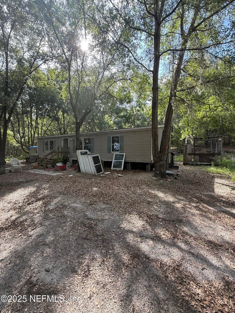 225 Ivanhoe Dr, Satsuma, FL 32189