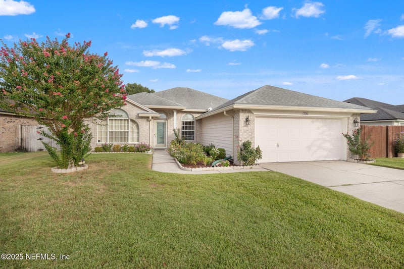 776 Hickory Lakes Dr, Jacksonville, FL 32225