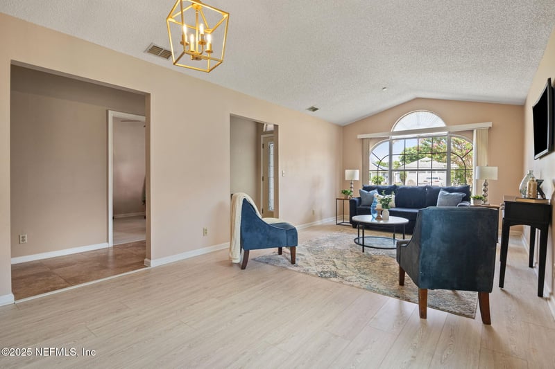 776 Hickory Lakes Dr, Jacksonville, FL 32225