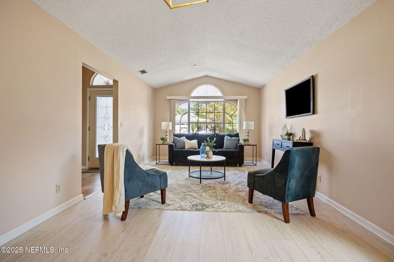 776 Hickory Lakes Dr, Jacksonville, FL 32225