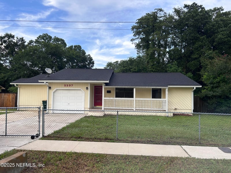 2237 Lake Dr, Jacksonville, FL 32246