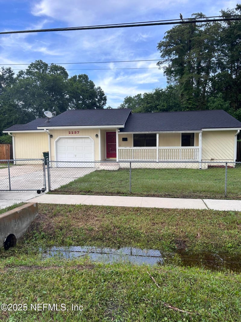 2237 Lake Dr, Jacksonville, FL 32246