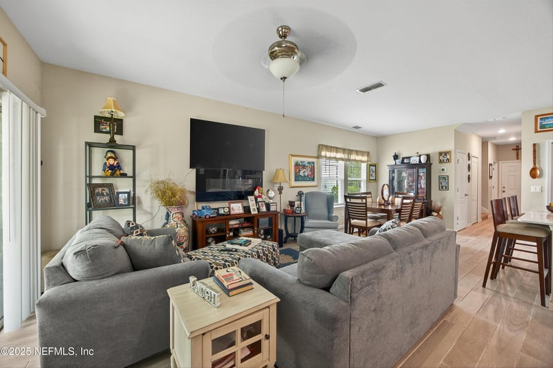 10302 Benson Lake Dr, Jacksonville, FL 32222