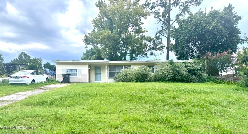 8045 Delaroche Dr, Jacksonville, FL 32210