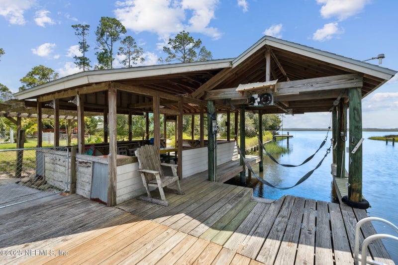 16062 Shark Rd, Jacksonville, FL 32226