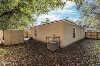 2163 Thomas Ct, Jacksonville, FL 32207