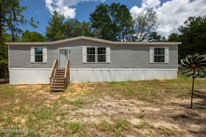 121 Kenny Ln, Florahome, FL 32140