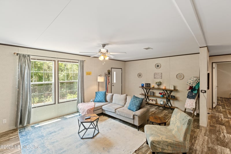 121 Kenny Ln, Florahome, FL 32140