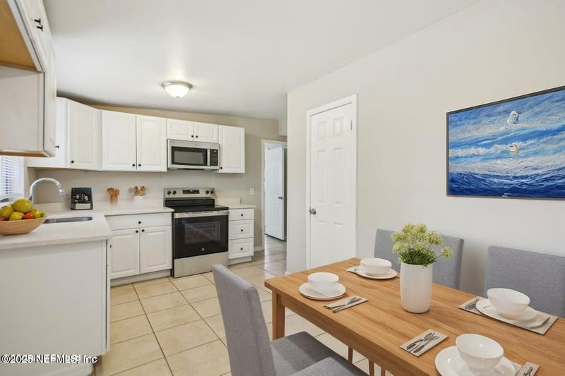 7705 Lauderdale Dr, Jacksonville, FL 32277