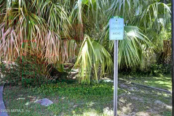 1833 Kings Ct, Jacksonville Beach, FL 32250