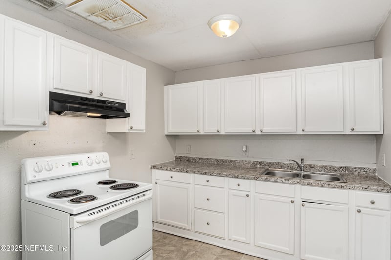 5342 Mays Dr, Jacksonville, FL 32209