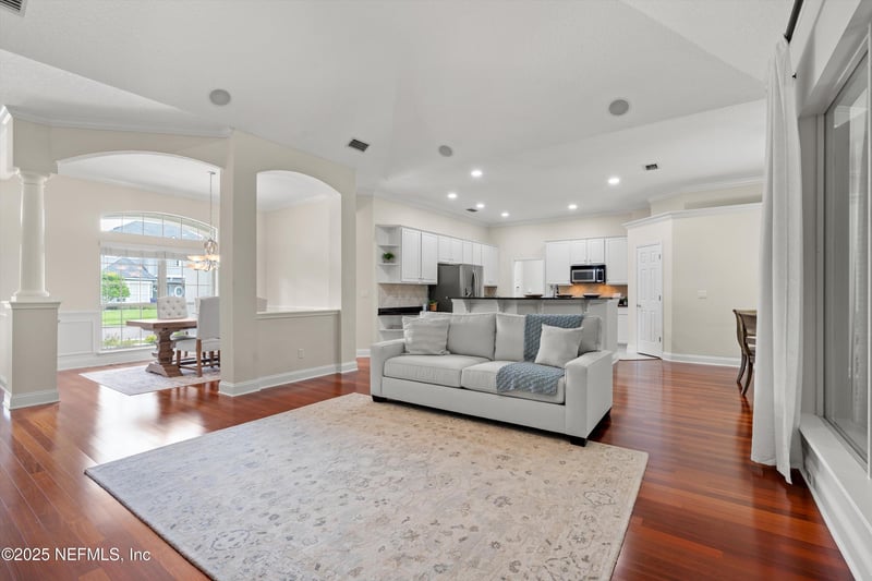 10096 Ecton Ln, Jacksonville, FL 32246