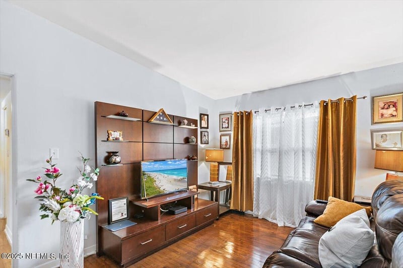 6160 Strawflower Pl, Jacksonville, FL 32209