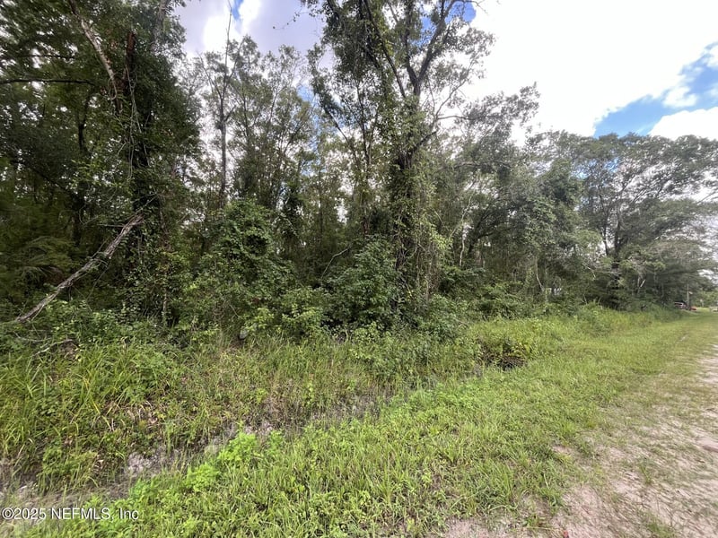 4566 Division St, Hastings, FL 32145