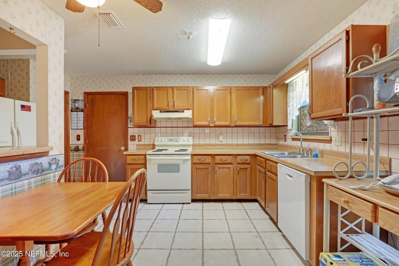 10832 Percheron Dr, Jacksonville, FL 32257