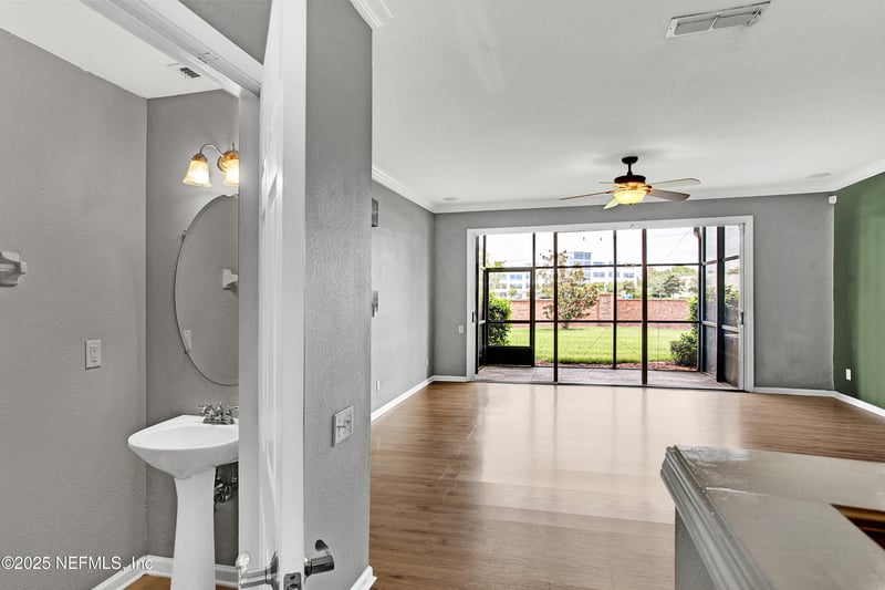 7463 Red Crane Ln, Jacksonville, FL 32256