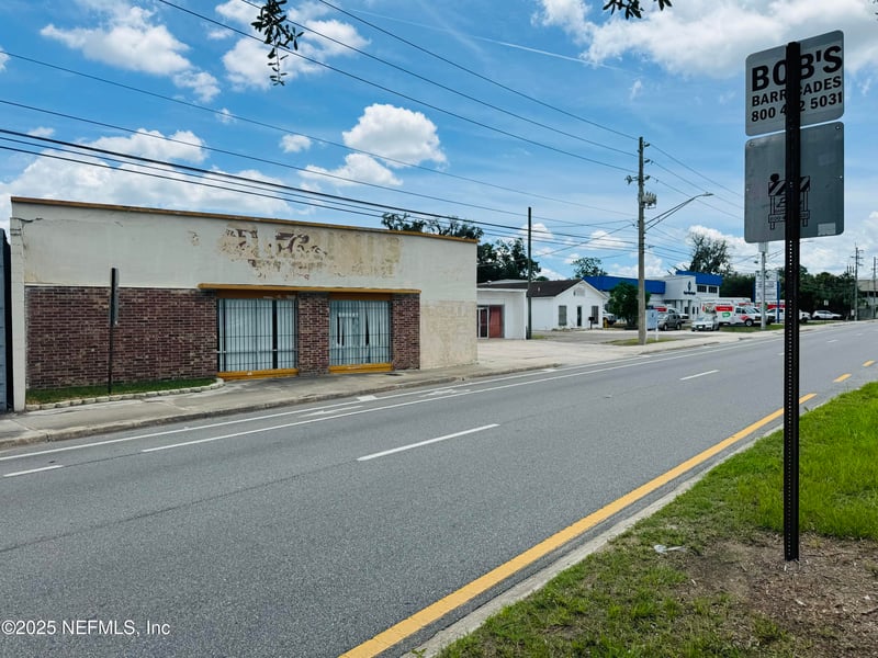 2565 Philips Hw, Jacksonville, FL 32207