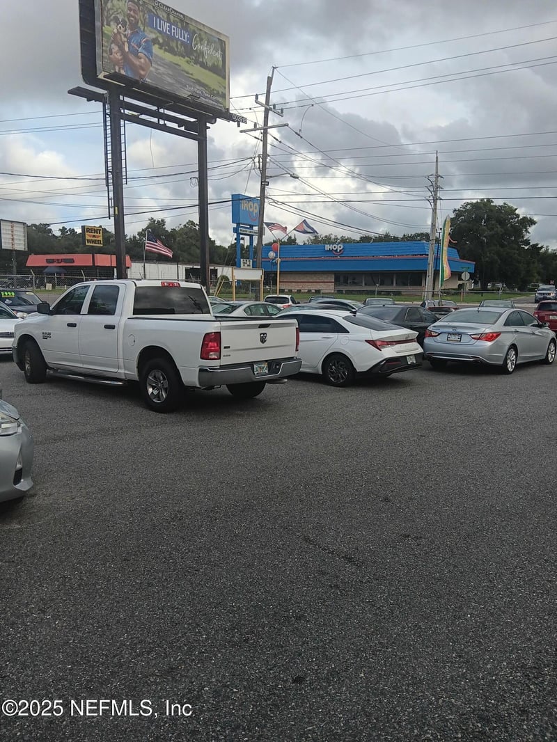 9005 Atlantic Blvd, Jacksonville, FL 32211