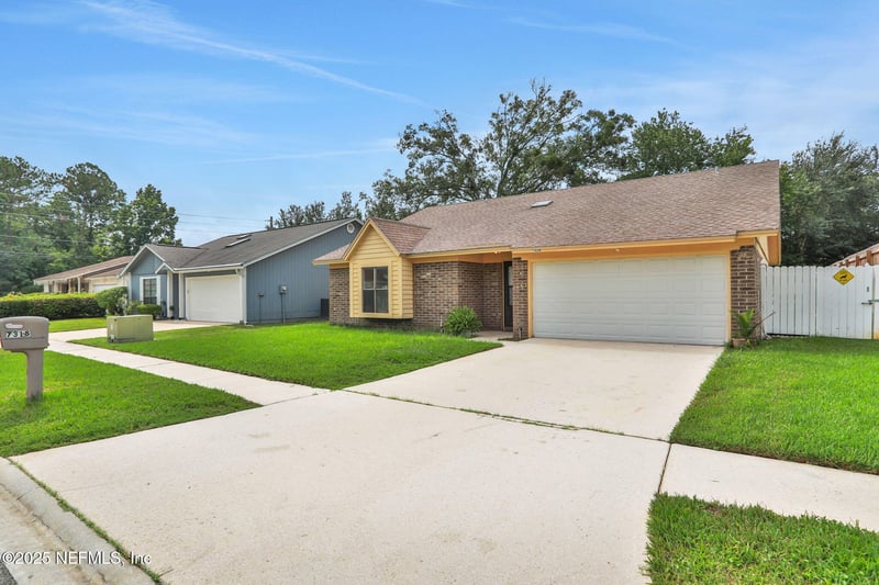 7318 Amandas Crossing Dr, Jacksonville, FL 32244