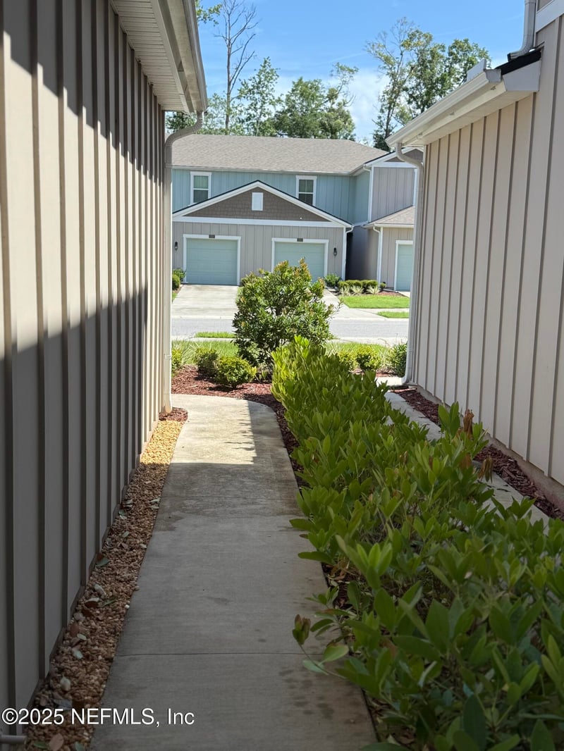 232 Aralia Ln, Jacksonville, FL 32216