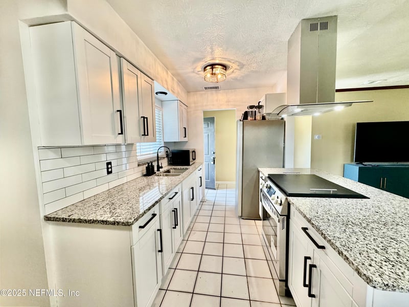 7836 Renault Dr, Jacksonville, FL 32244