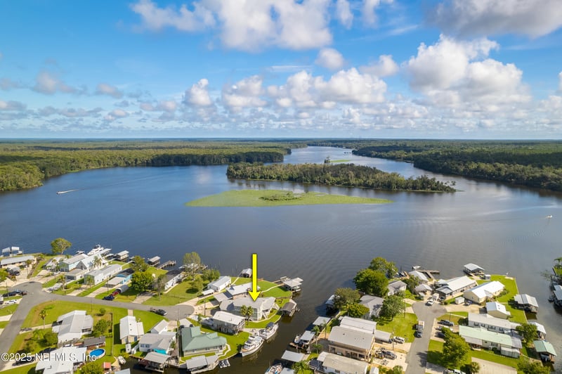 192 Sportsman Dr, Welaka, FL 32193