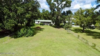 126 Mirror Lake Dr, Interlachen, FL 32148