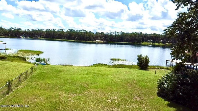 126 Mirror Lake Dr, Interlachen, FL 32148