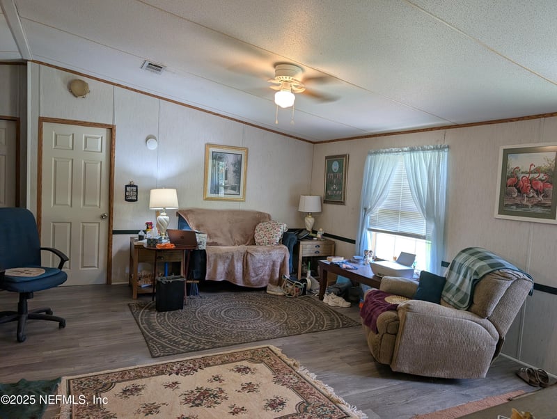 402 Shirley St, Interlachen, FL 32148