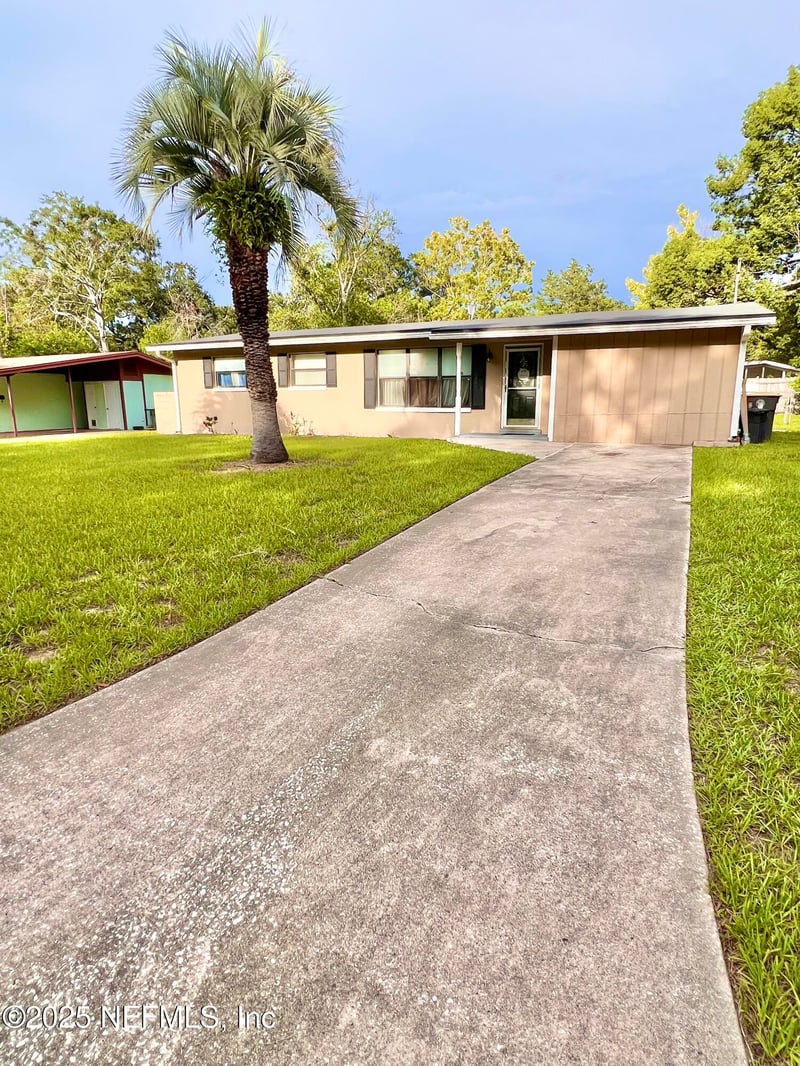 2141 Monteau Dr, Jacksonville, FL 32210