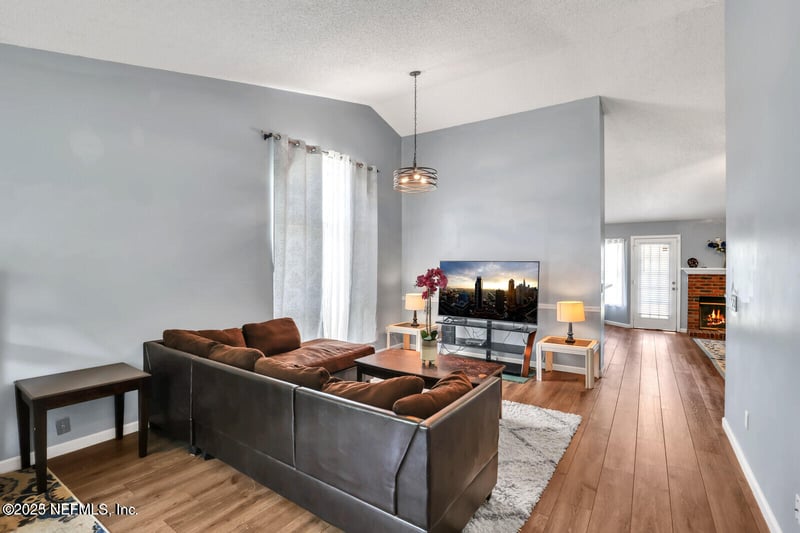 1539 Mountain Lake Dr, Jacksonville, FL 32221