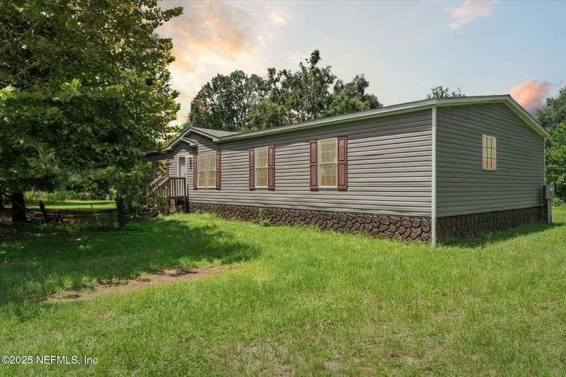 291 Legion Dr, Lake, FL 32024