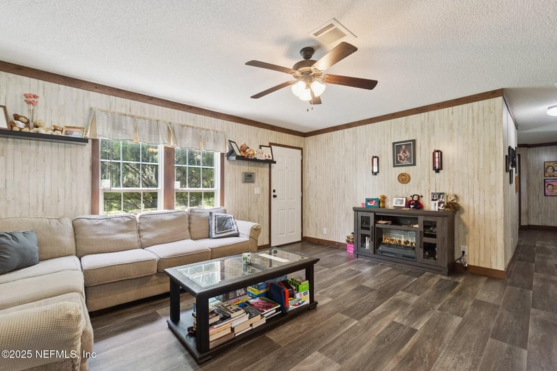 291 Legion Dr, Lake, FL 32024