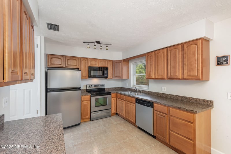 7988 Renault Dr, Jacksonville, FL 32244